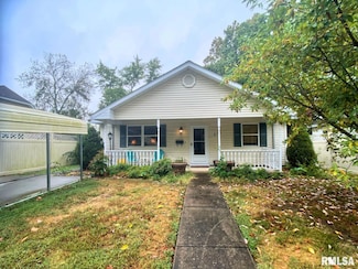 617 N 10th St, Herrin, IL 62948