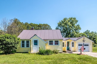 12 Kilkenny St, Lancaster, NH 03584