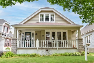 3256 S 10th St, Milwaukee, WI 53215