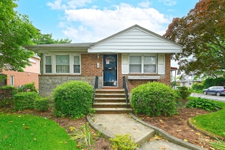 169-04 69th Ave, Fresh Meadows, NY 11365