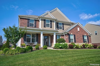 6074 Topaz Cir, Grand Blanc, MI 48439