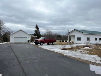 4210 E Beaverton Rd, Clare, MI 48617