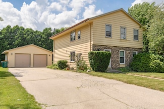 141 S Judge Dr Unit 145, Saukville, WI 53080