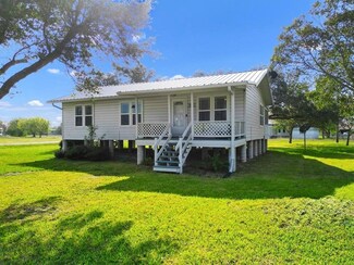 502 Bay St, Austwell, TX 77950
