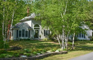 22 Knight St, Falmouth, ME 04105