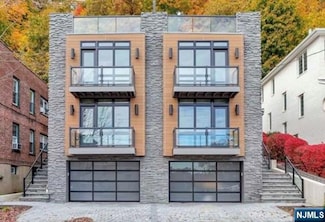 746 Undercliff Ave, Edgewater, NJ 07020
