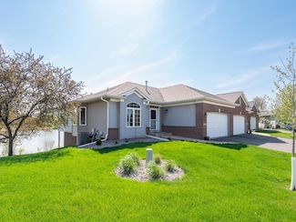 15157 Crestone Cir, Rosemount, MN 55068