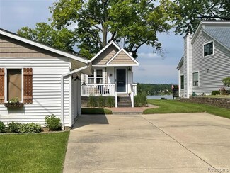 10470 King Rd, Davisburg, MI 48350