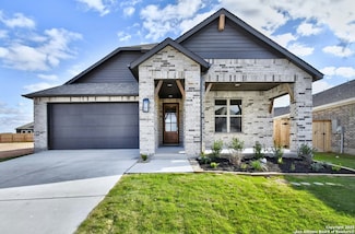 153 Spanish Oak, Castroville, TX 78009