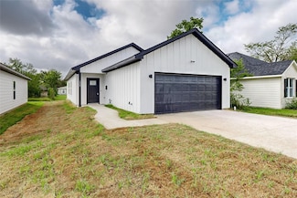 1307 E 11th Ave, Corsicana, TX 75110