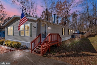 215 Jaguar Dr, Lothian, MD 20711