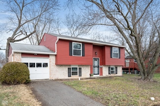 8 Woodmont Ct, Beech Grove, IN 46107