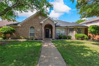 8813 Lakepointe Ave, Rowlett, TX 75088