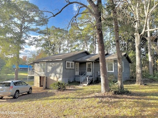 2537 Caravelle Cir, Gautier, MS 39553