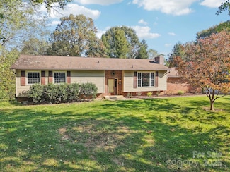 261 Eastview Dr, Brevard, NC 28712