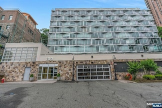 100 Thompson Ln Unit 6C, Edgewater, NJ 07020