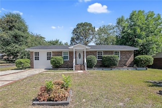 133 Azalea Dr, Spring Lake, NC 28390