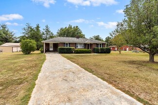 203 Keels Rd W, Hodges, SC 29653