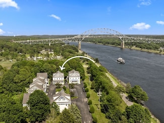 5 Honora Ln, Buzzards Bay, MA 02532