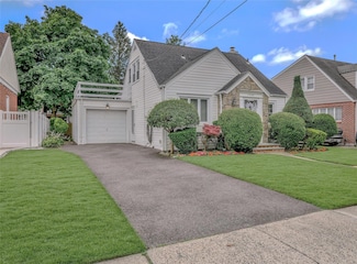 1742 W End Ave, New Hyde Park, NY 11040