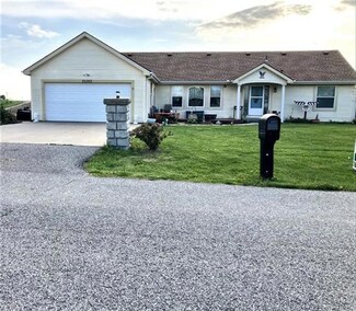 20350 Orchard Ln, Saint Joseph, MO 64505