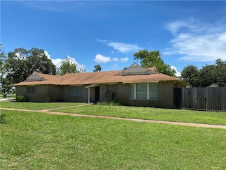 536 W Yoakum Ave, Aransas Pass, TX 78336