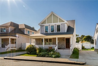 67 Caswell St, Narragansett, RI 02882