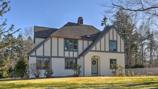 7 Monument St, Wenham, MA 01984