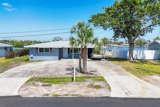 140 Crestview Dr, Englewood, FL 34223