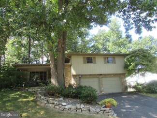 615 Devonshire Dr, State College, PA 16803