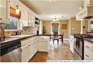 3876 Emily Dr, Port Allen, LA 70767