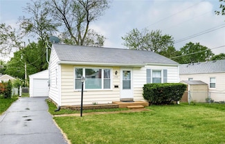 11042 Saint Pius Ln, Saint Ann, MO 63074