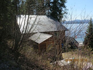 68 S Mackinaw Rd, Coolin, ID 83821