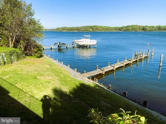 1136 Shore Dr, Edgewater, MD 21037