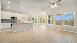 855 Waukegan Rd, Conroe, TX 77306