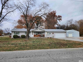 15766 E Tilton Rd, Ina, IL 62846