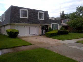 6836 N Algonquin Ave, Chicago, IL 60646