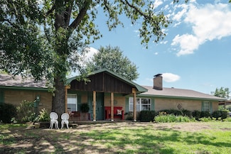 201 Colonial Cir, Athens, TX 75751