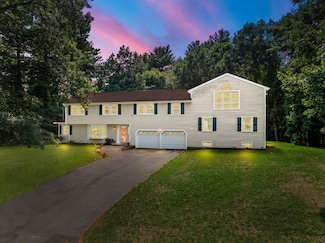 2 Yardley Rd, Andover, MA 01810