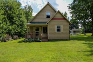 9 Pine Crest Ln, Mooers Forks, NY 12959