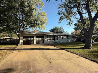 3100 SW 31st St, Topeka, KS 66614