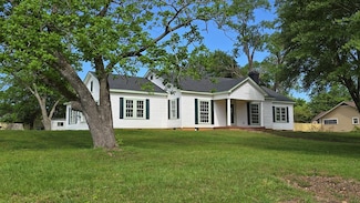 823 8th St, Cushing, TX 75760