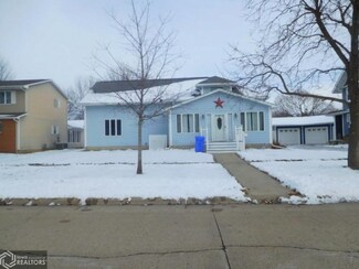 303 S Oak St, Jefferson, IA 50129