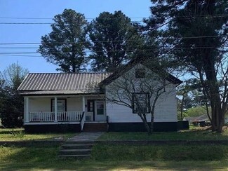 411 W K St, Erwin, NC 28339
