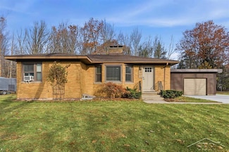 2311 E Ginter Rd, Midland, MI 48640