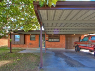 620 SW 2nd St, Moore, OK 73160