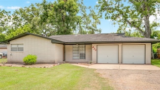 433 Southern Oaks Dr, Lake Jackson, TX 77566