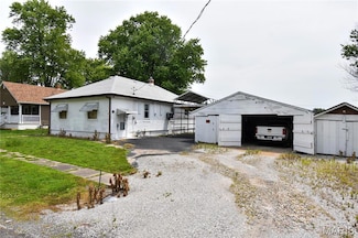 404 School St, Wilsonville, IL 62093