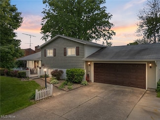 148 Duff Dr, Avon Lake, OH 44012