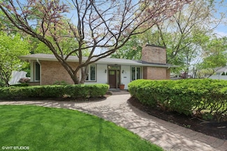 25 S Lincoln Ave, Geneva, IL 60134